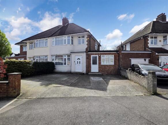 4 bed property, in Gledwood Gardens, £650,000