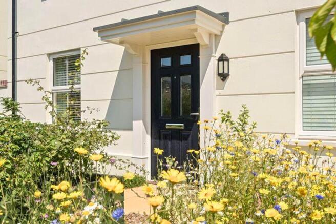5 bed property, in Wood Close, £649,950