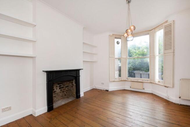 2 bed property, in Nightingale Road, £435,000