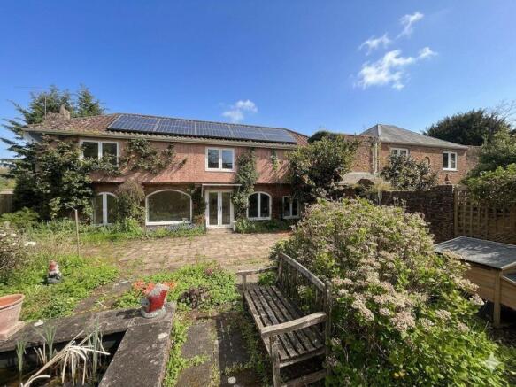 5 bed property, in Houndsmoor Lane, £500,000