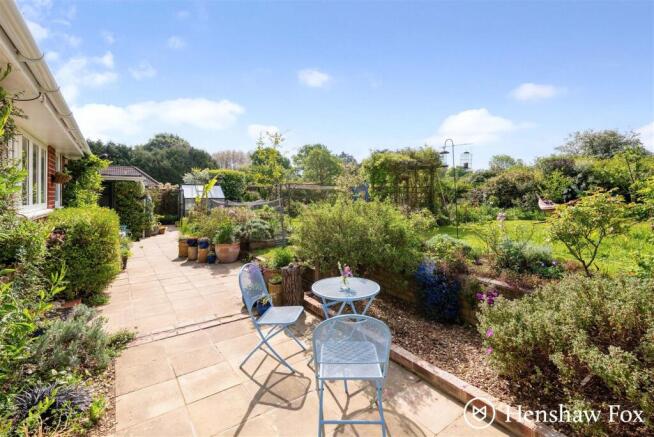 3 bed property, in Lockerley Green, £625,000