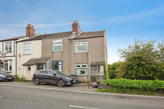 2 bed property, in Hollingwood View, £70,000