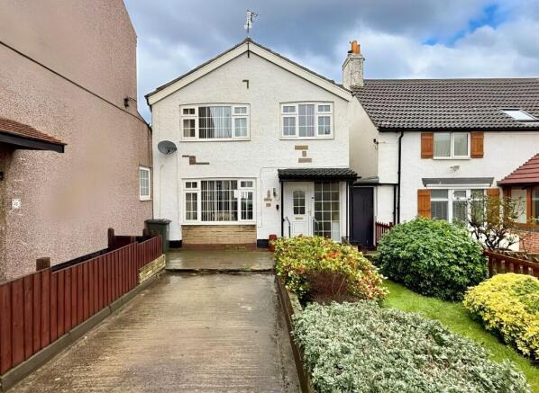 3 bed property, in High Street West, £180,000
