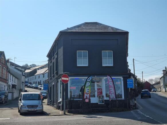 4 bed property, in St. Thomas Road, £285,000