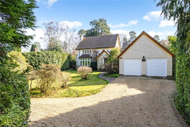 4 bed property, in Stonehill Road, £945,000