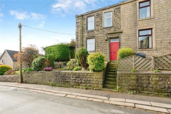 3 bed property, in Colne Road, £165,000