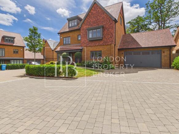 5 bed property, in Holly Hill Drive, £2,100,000