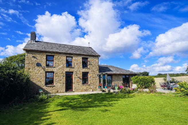 4 bed property, in Penffordd, £339,950