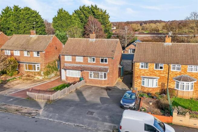 3 bed property, in Townfield Road, £399,999
