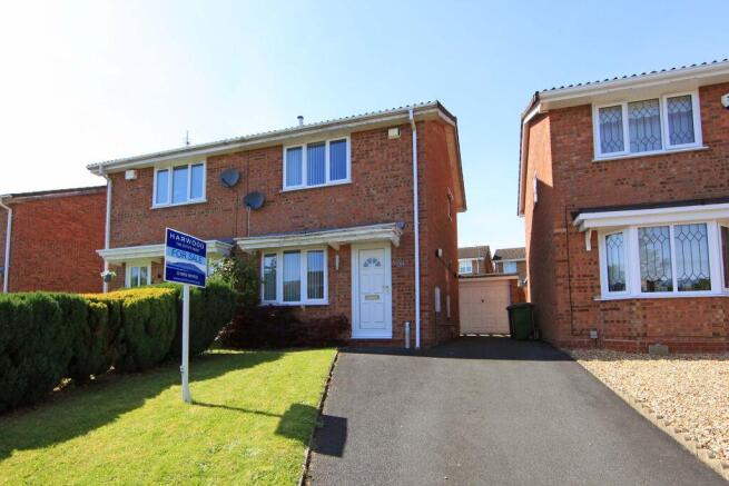 2 bed property, in Earls Drive, £190,000