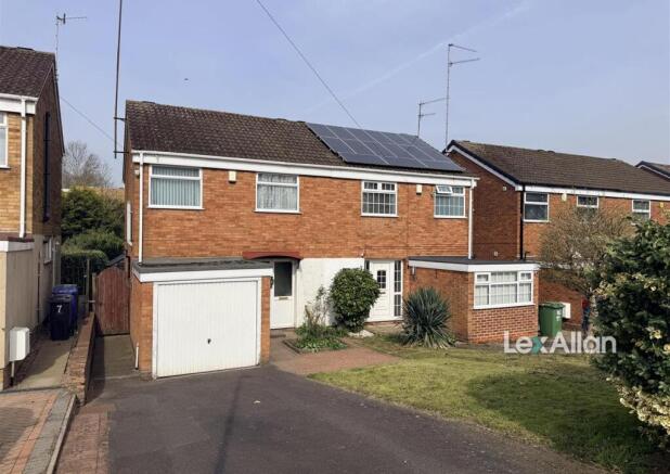 3 bed property, in Nursery Gardens, £230,000