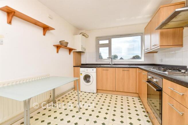 2 bed property, in Mulgrave Road, £280,000