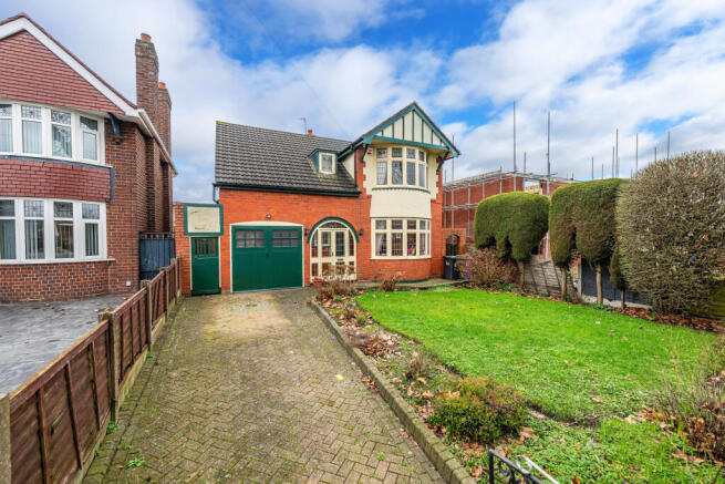 3 bed property, in Bilston Road, £325,000