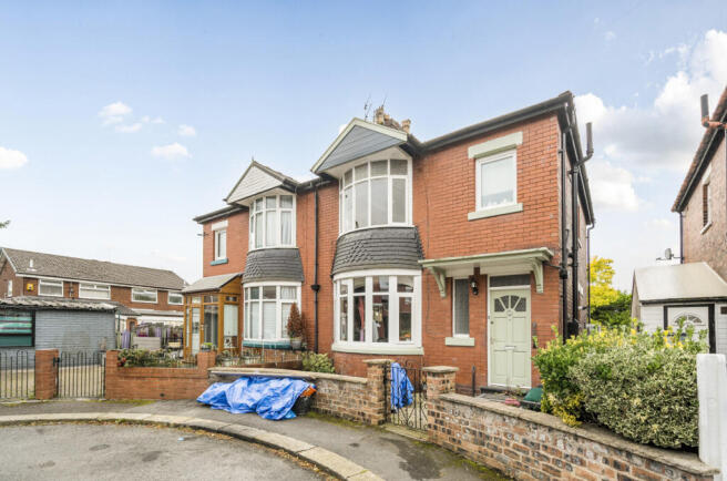 3 bed property, in Hillcrest Drive, £260,000