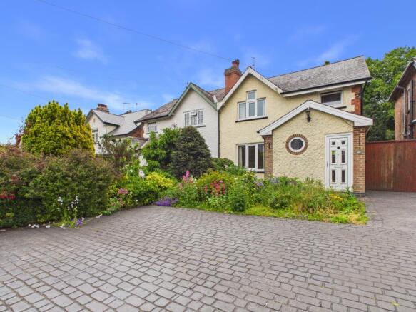3 bed property, in Chain Lane, £280,000