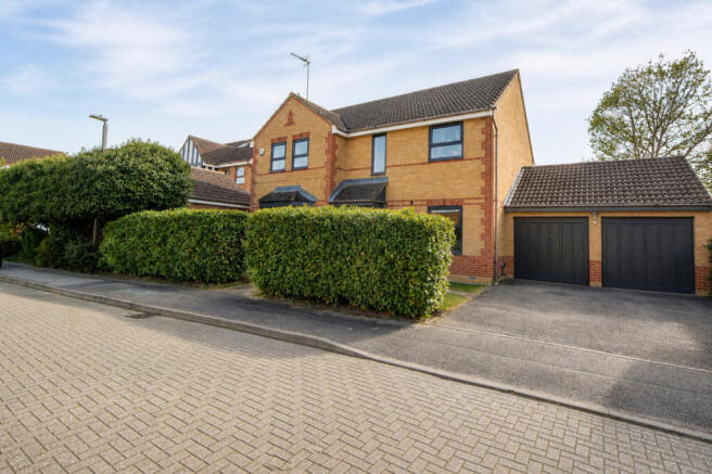 4 bed property, in Greatheed Dell, £750,000