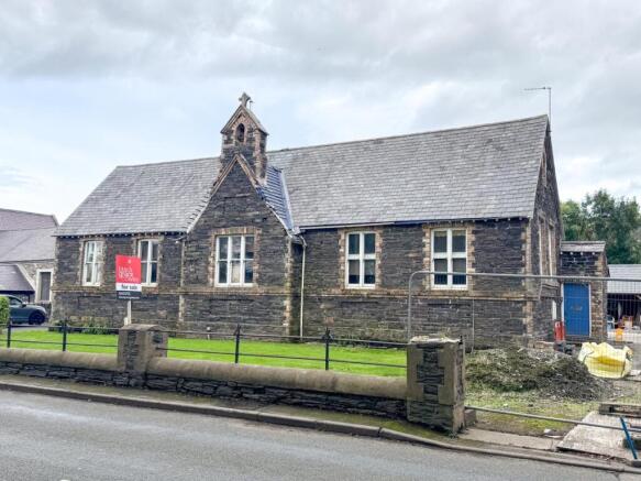 4 bed property, in Main Road, £520,000