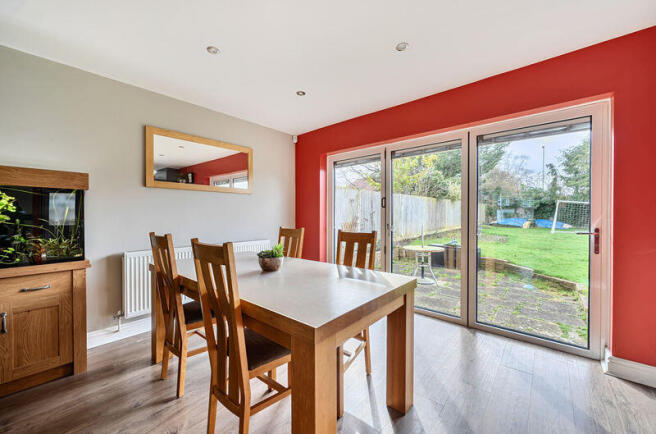 4 bed property, in The Greenways, £625,000