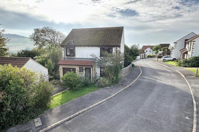 3 bed property, in Charmouth, £425,000