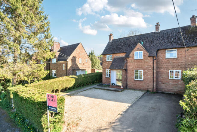 3 bed property, in Winslow Field, £550,000