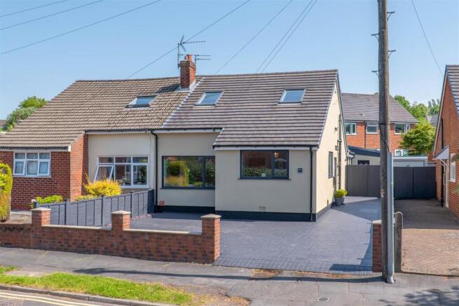 5 bed property, in Collingwood Road, £299,995