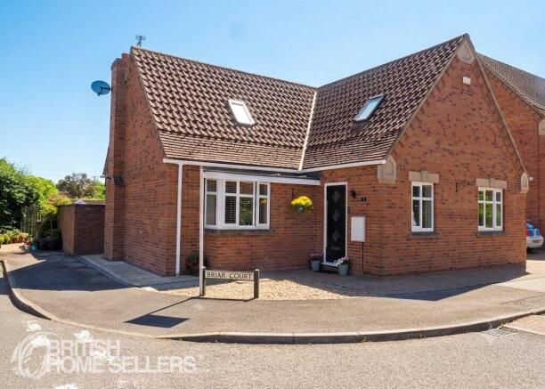4 bed property, in Briar Court, £290,000