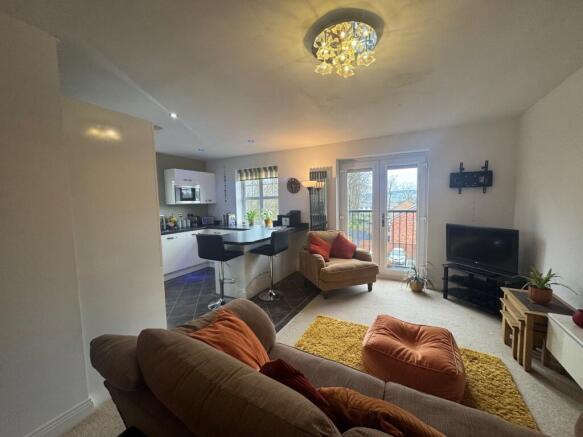 2 bed property, in Barrow Brook Close, £165,000