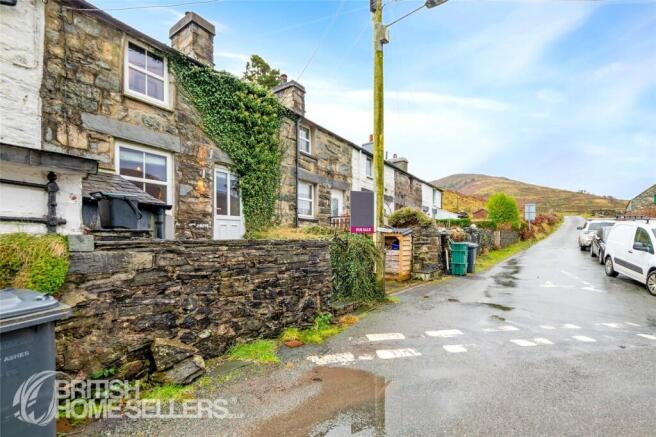 1 bed property, in Carrog Terrace, £140,000