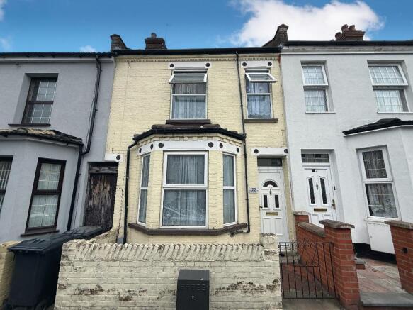 5 bed property, in Shirley Road, £340,000