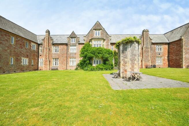 4 bed property, in West Court, £450,000