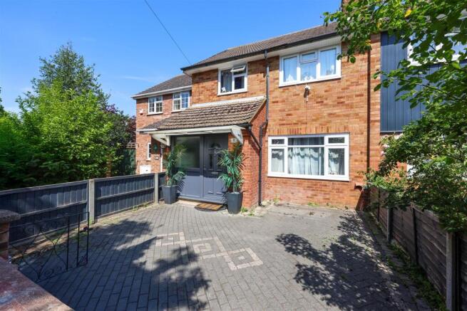 3 bed property, in Keats Way, £490,000