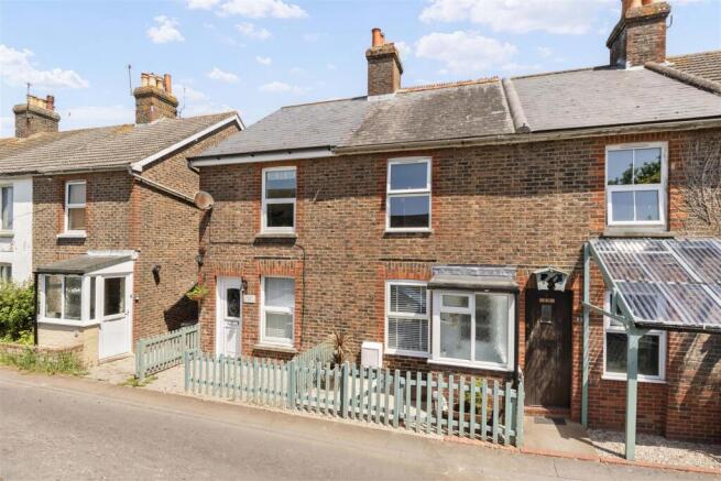 2 bed property, in Gordon Road, £245,000