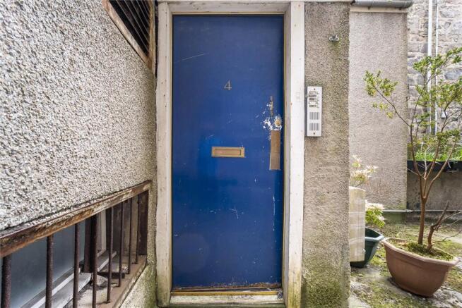 2 bed property, in 4C Great Western Road, £59,000
