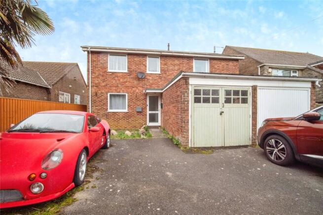 2 bed property, in Netherton Road, £165,000