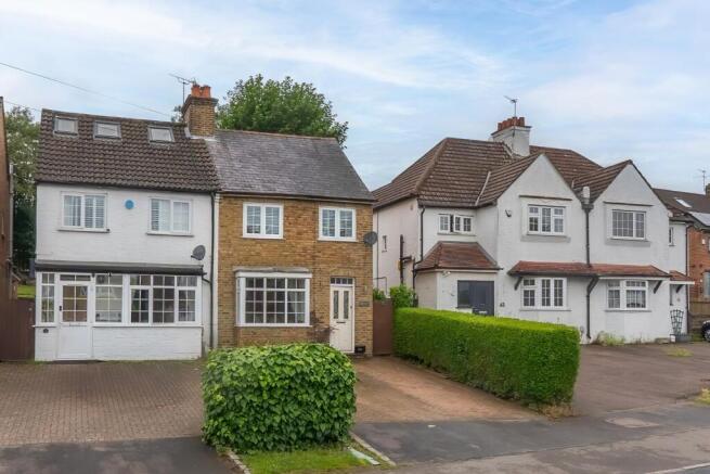 2 bed property, in Tibbs Hill Road, £475,000