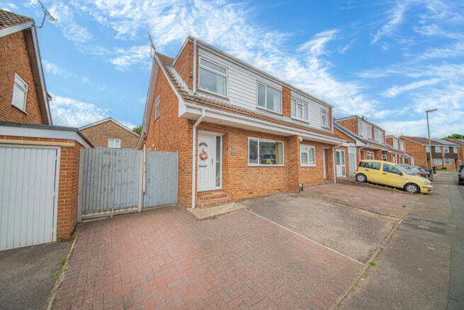 3 bed property, in Itchen Avenue, £330,000