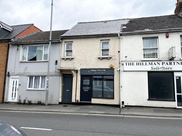 1 bed property, in Victoria Road, £117,000