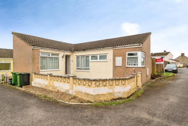 1 bed property, in Woodend, £160,000