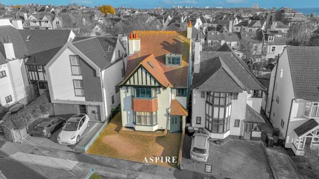 6 bed property, in VIDEO PRESENTATION INSIDE - Leigh Cliff Road, £1,200,000