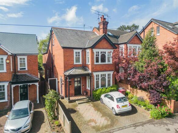 3 bed property, in Priest Hill, £550,000
