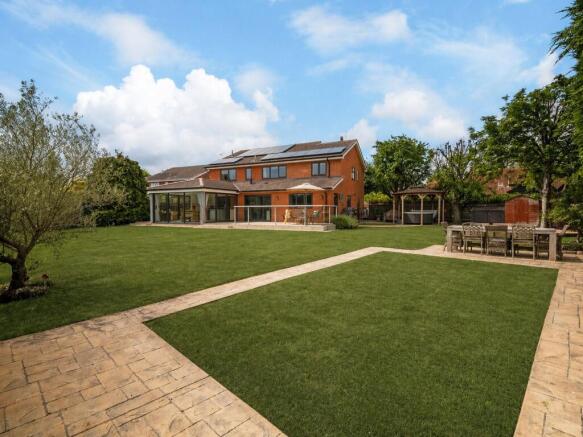 4 bed property, in 6 Morlands, £1,150,000