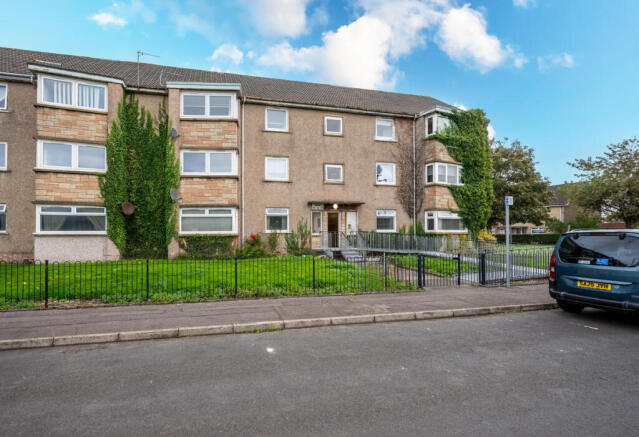 2 bed property, in Warrix Avenue, £53,000