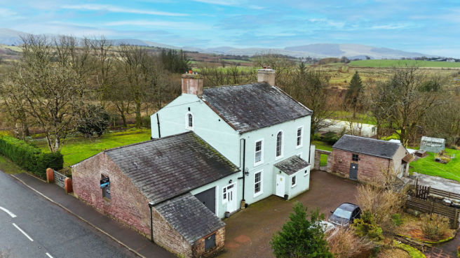 5 bed property, in Arlecdon Parks Road, £950,000