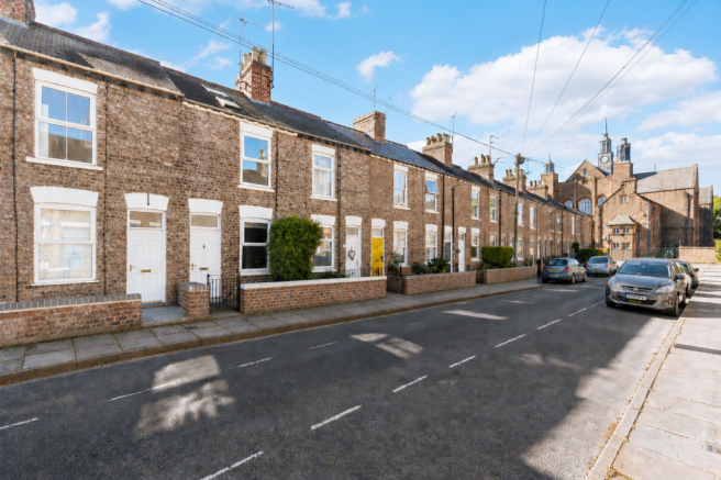 3 bed property, in Dale Street, £350,000
