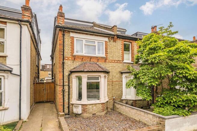 5 bed property, in Villiers Road, £825,000