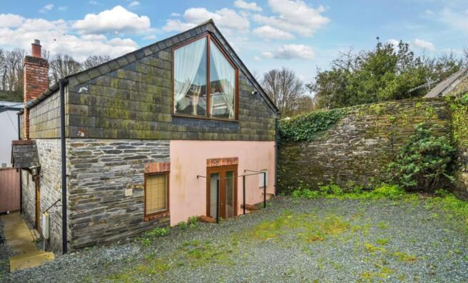 2 bed property, in 4A Ruthys Lane, £370,000