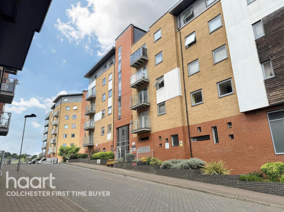 2 bed property, in Ship Wharf, £140,000