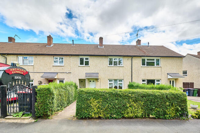 3 bed property, in 25 Manor Road, £60,000