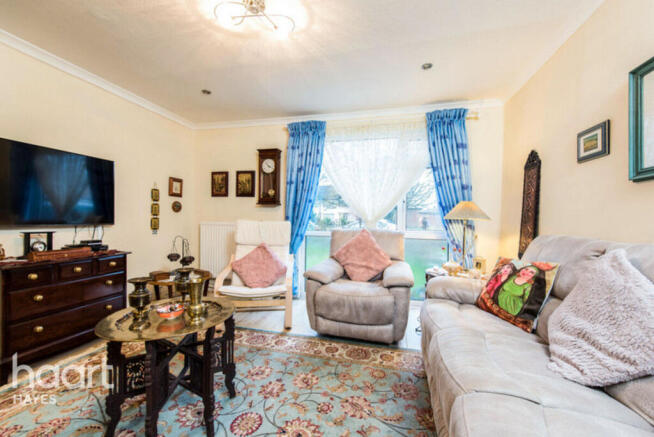 3 bed property, in Wood End Green Road, £525,000