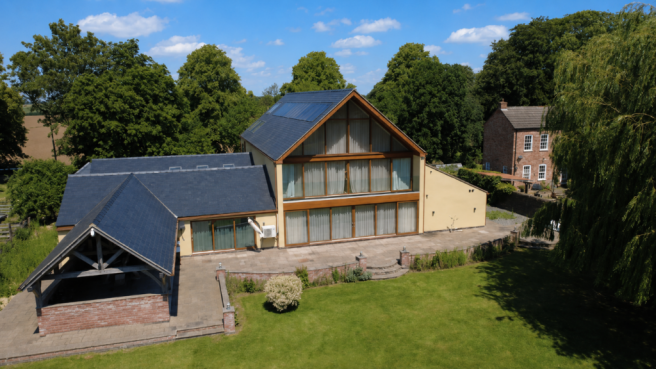 4 bed property, in Eight Elms, £700,000